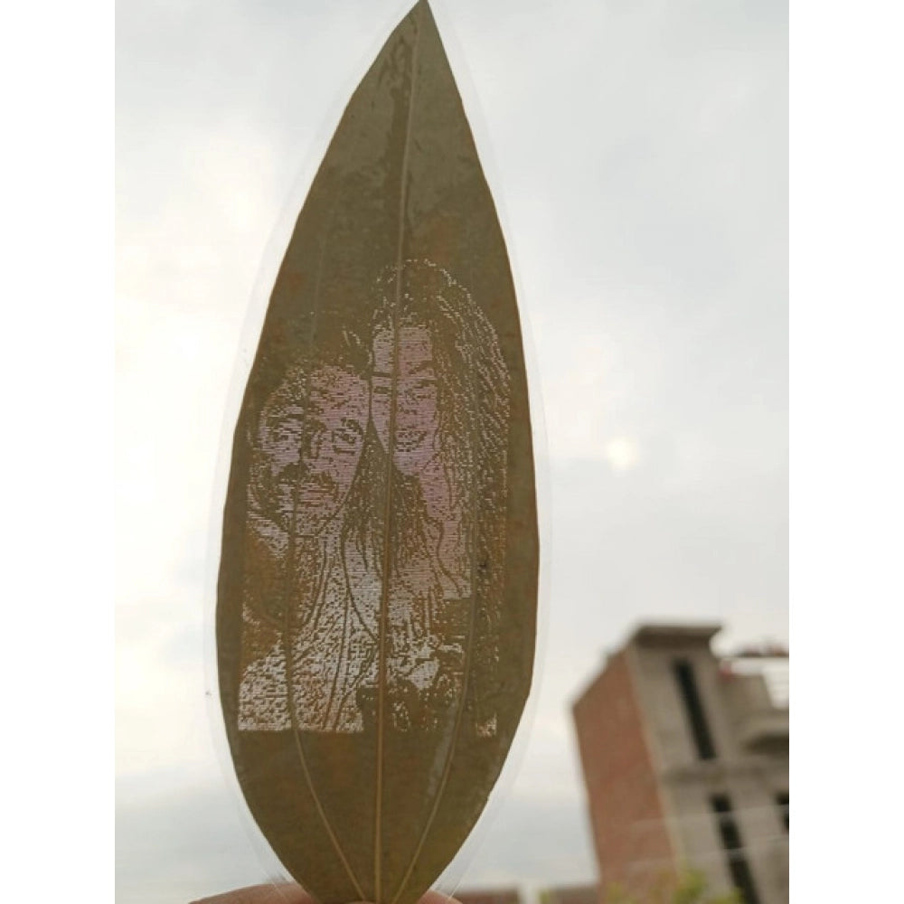 Custom Couple Portrait Engraved On Natural Leaf – Personalized