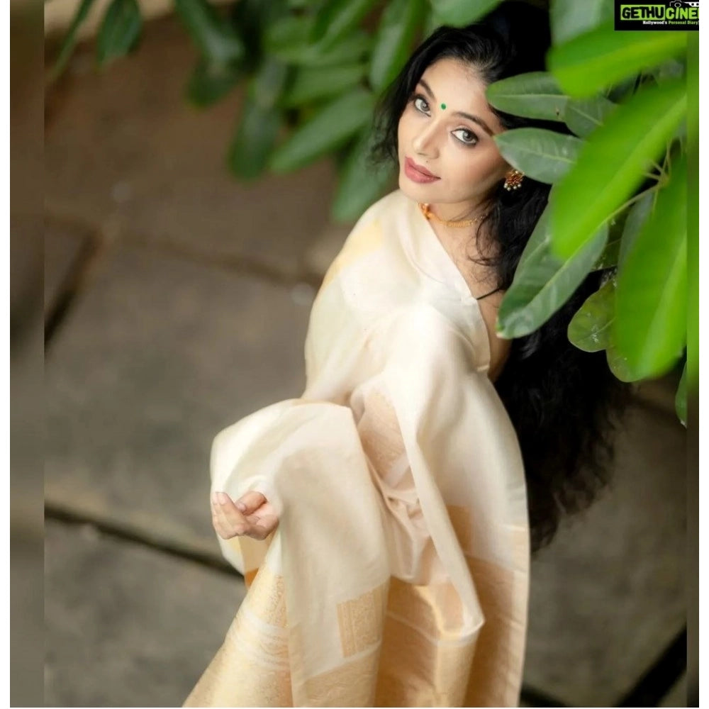 Women's Silk Printed Saree With Unstitched Blouse 5.5Mtr (Off White) - VANSHELLE