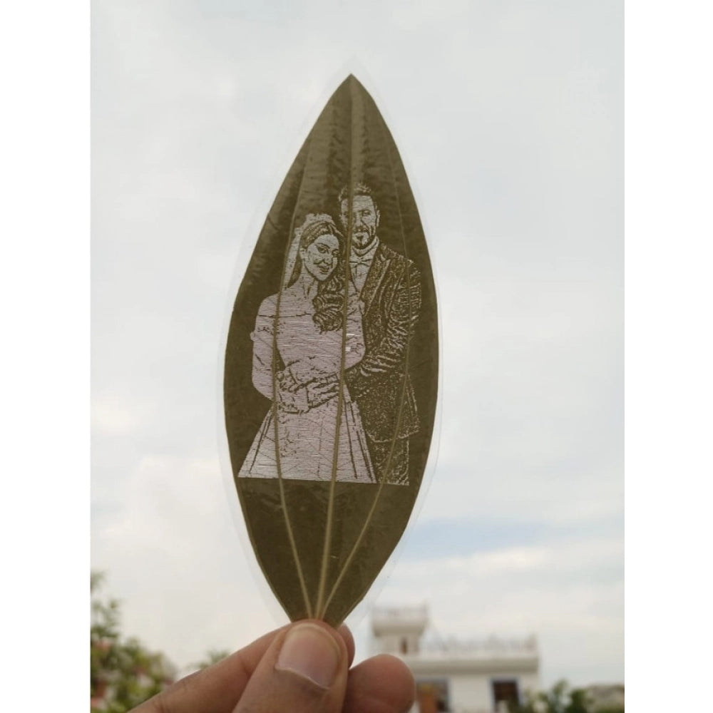 Custom Engraved Leaf Art – Couple Portrait On Natural Leaf