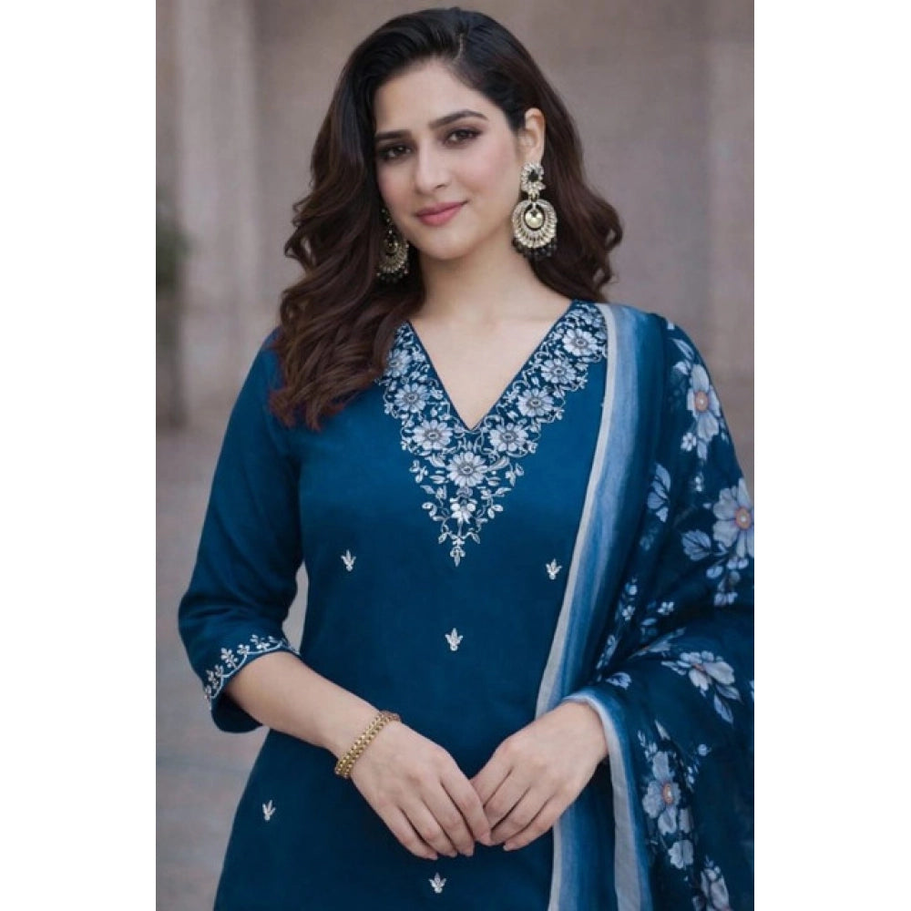 Women's Chanderi Silk Ethnic Motif V-Neck 3/4th Sleeve Kurti With Pant Dupatta Set (Teal) - VANSHELLE