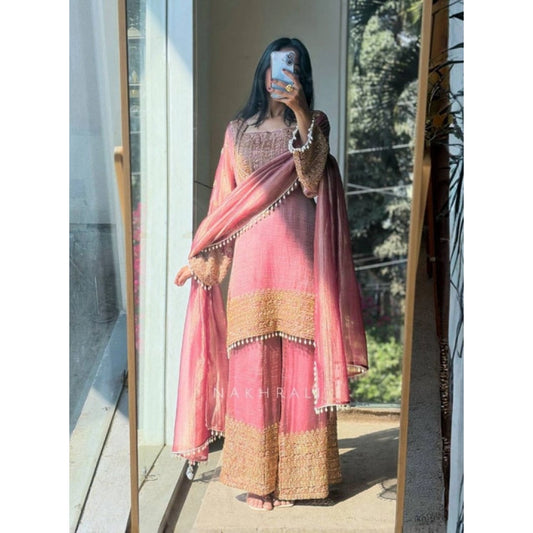 Women'S Silk Embroidered 3/4Th Sleeve Round Kurti With Sharara